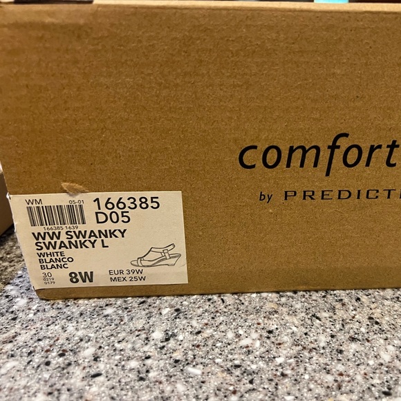 Comfort Plus by Predictions Swanky White Patent wedge sandal.  NWT Size 8W - Picture 12 of 12